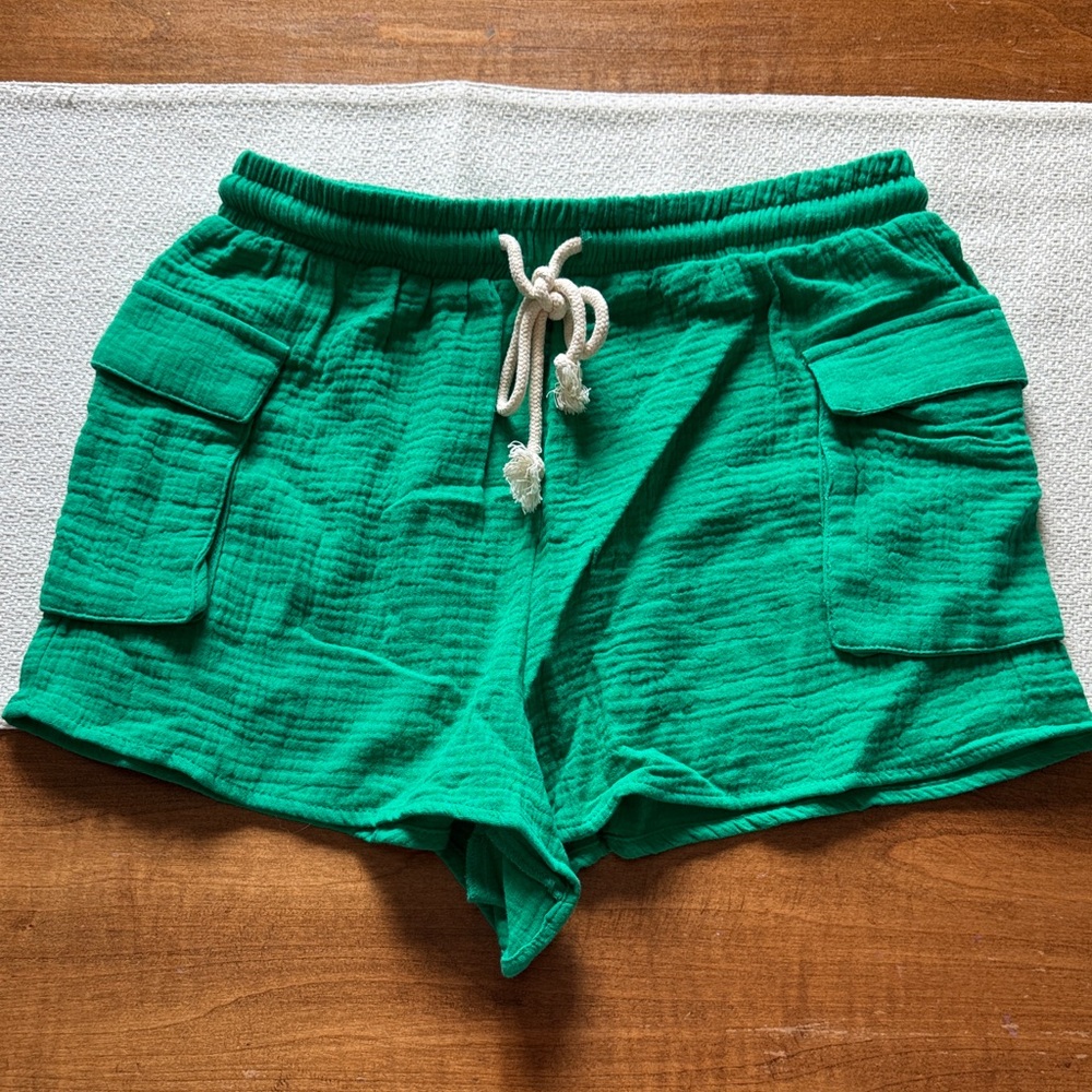 Altar'd State Vibrant Green Cargo Shorts size Small